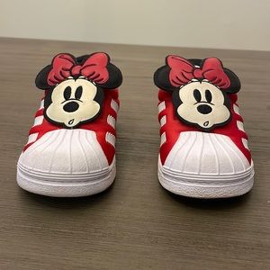 Size 6 toddler Minnie Mouse converse slip on